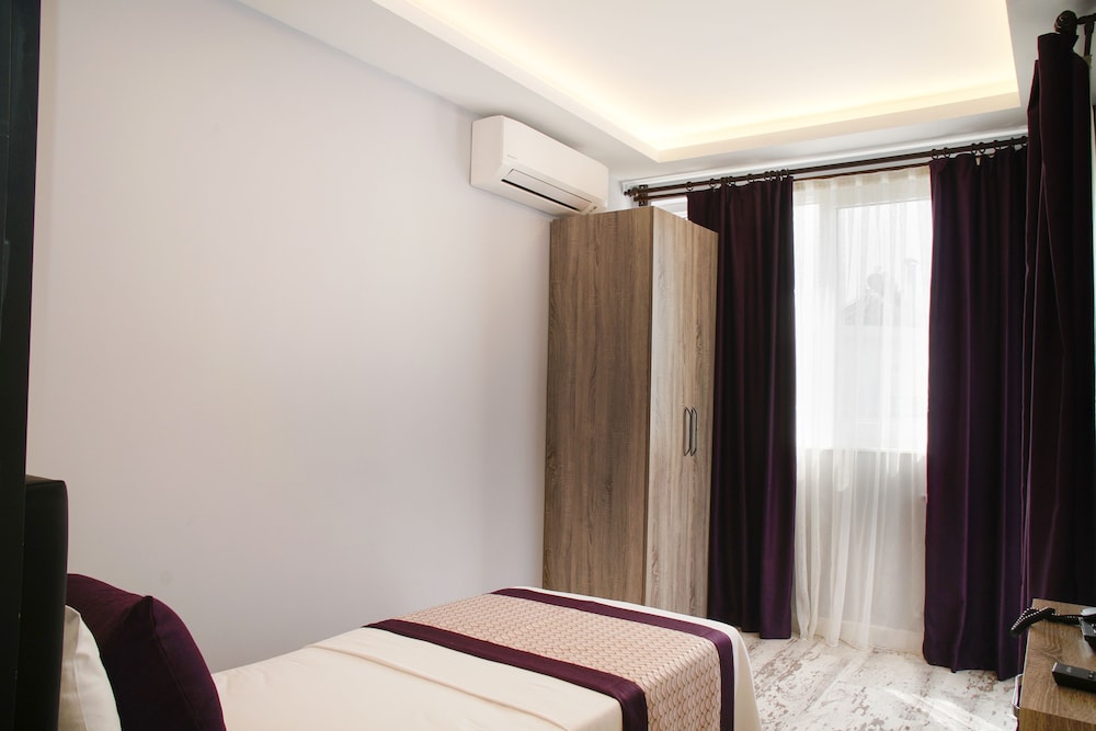 Economy Room