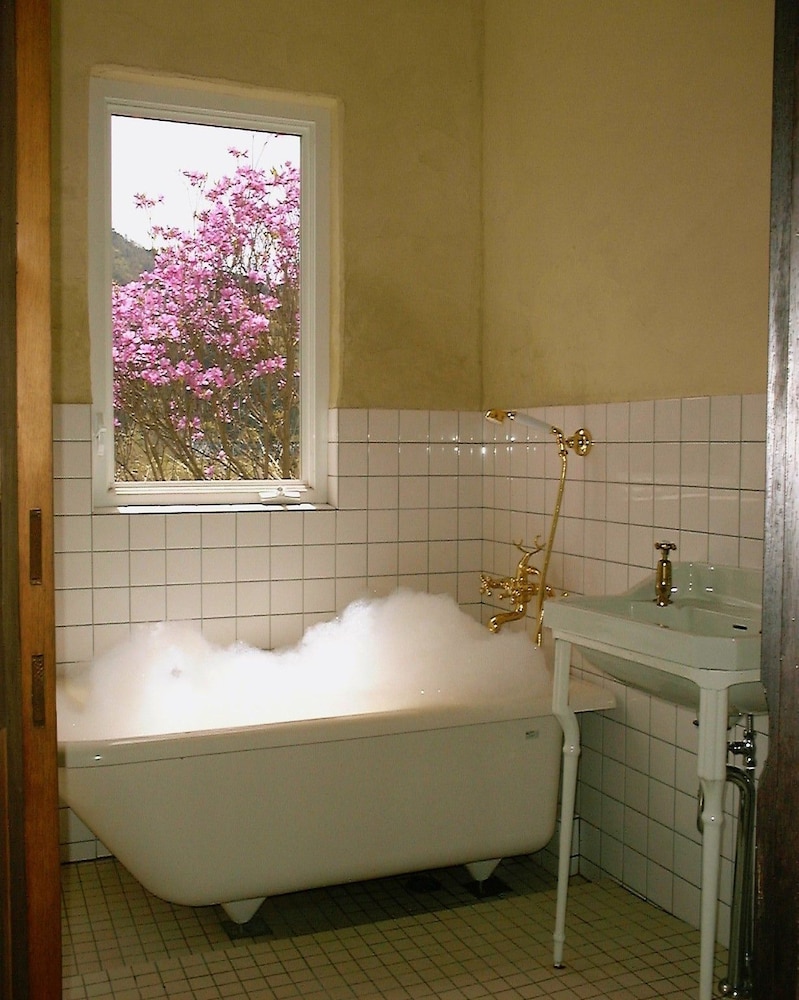 Traditional British Cottage Annex photo 3
