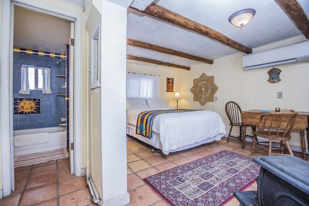 Traditional Cabin, 1 Queen Bed (Dorothy Brett Cabin) photo 3