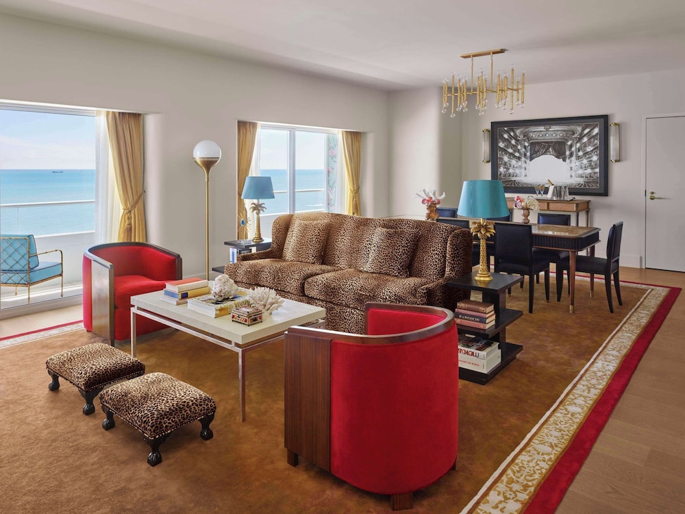 Premier Oceanfront Four-Bedroom Suite thumbnail 6