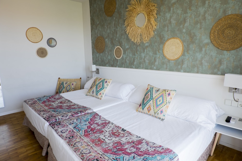Standard Triple Room, Balcony - Photo 2