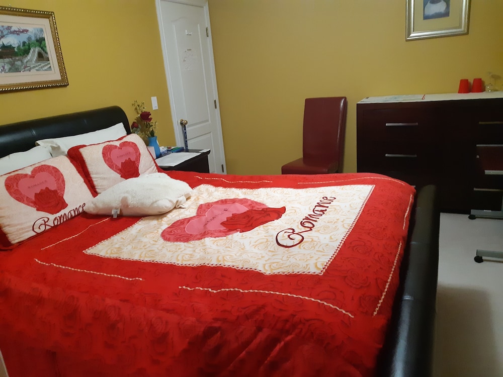 Standard Room, 1 Queen Bed, Non Smoking, Shared Bathroom photo 1