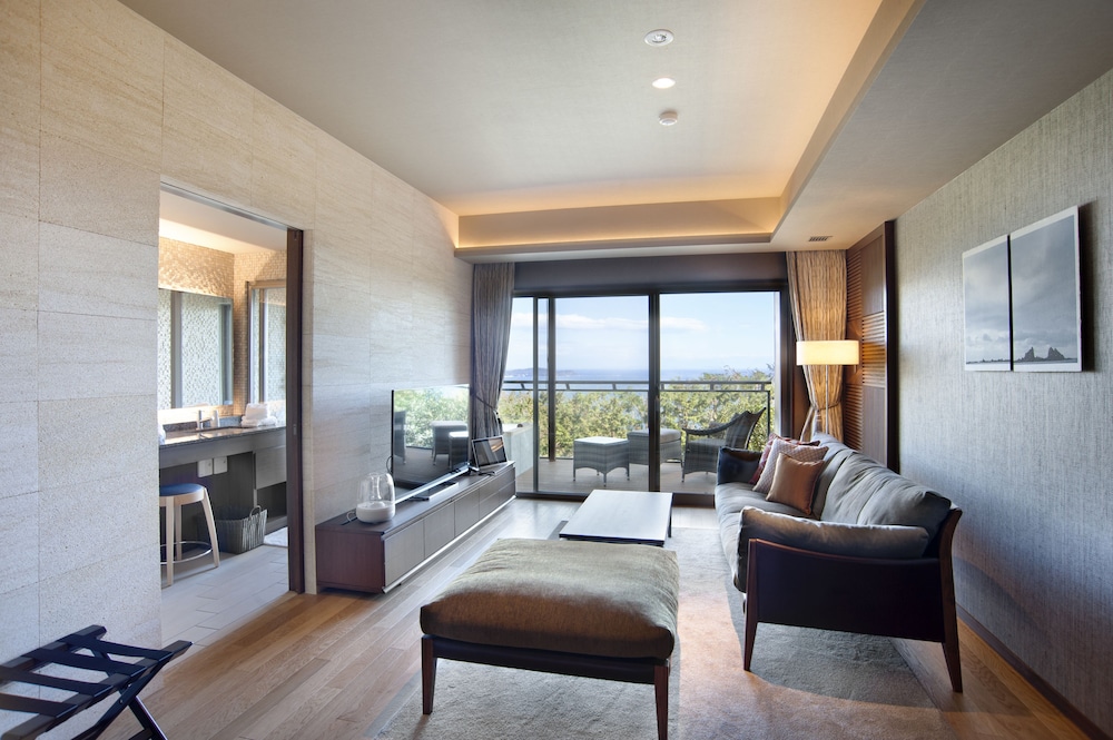 Ocean View Suite photo 3