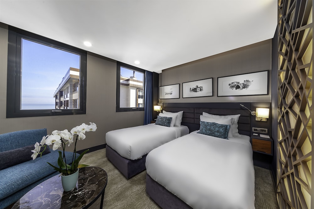 Superior Room, 1 King Bed, Sea View photo 2