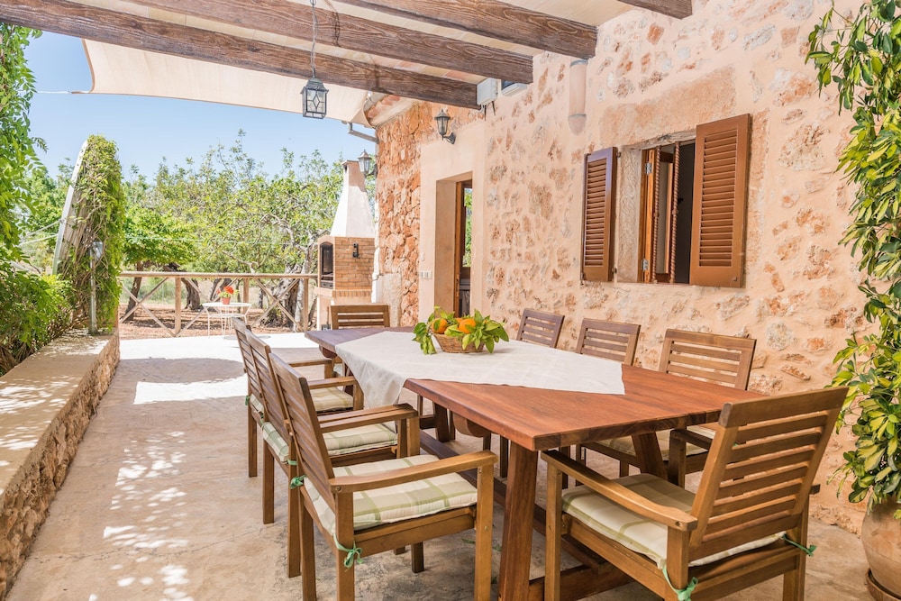 Villa photo 2