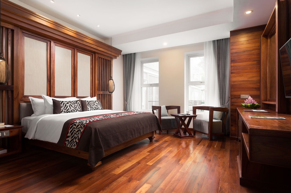 Royal Suite Family 2-Bedroom Luxury Package - Daily access to Prampi Lounge for 1 hour per entrance photo 2