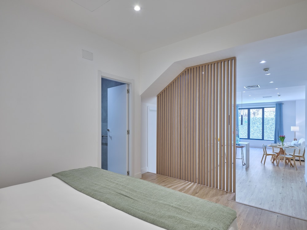 Executive Apartment - Photo 2