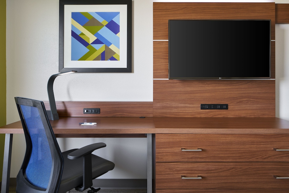 Standard Room, 1 King Bed, Accessible (Mobility Accessible) - Photo 4