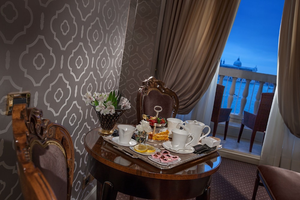 Junior Studio Suite, Terrace, Lagoon View - Photo 3