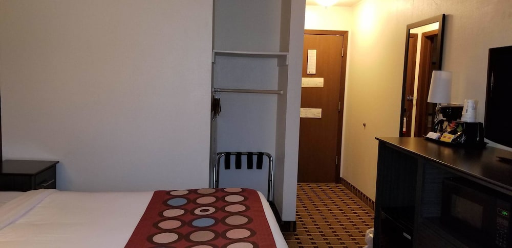 Room, 1 Queen Bed, Accessible, Non Smoking (Mobility, Bathtub w/Grab Bars) - Photo 7