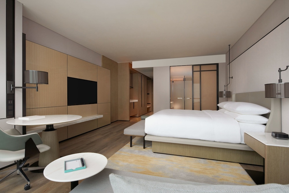 Room, 1 King Bed, Smoking, Harbor View photo 2