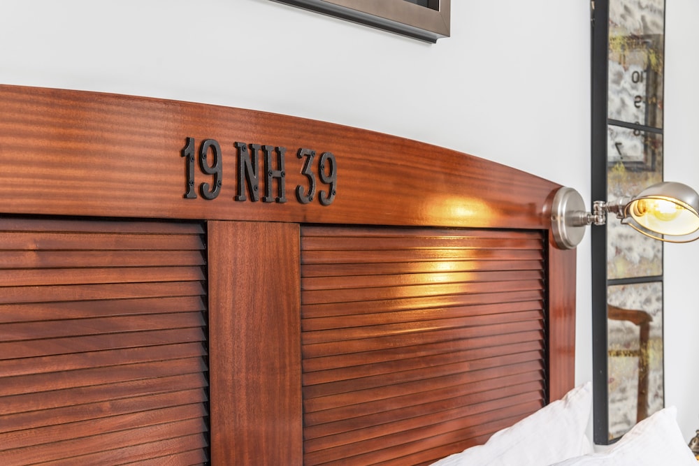 Deluxe Room, 1 King Bed, Ocean View - Photo 9
