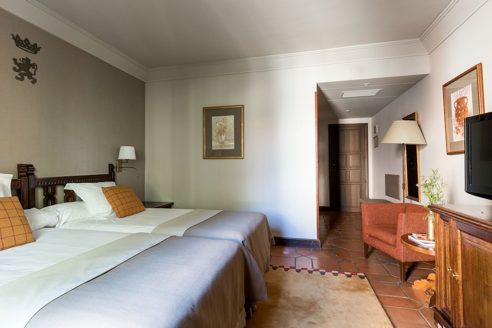 Standard Twin Room - Photo 3