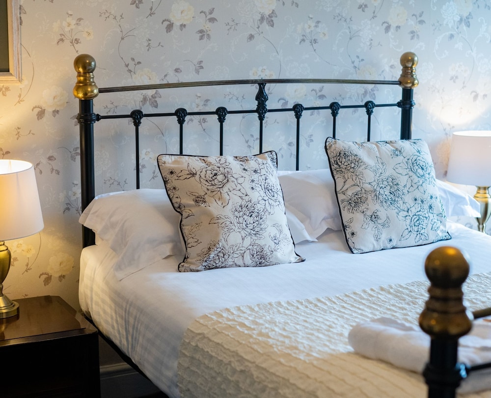 Double Room, Ensuite, Garden View (Longleat View) photo 3