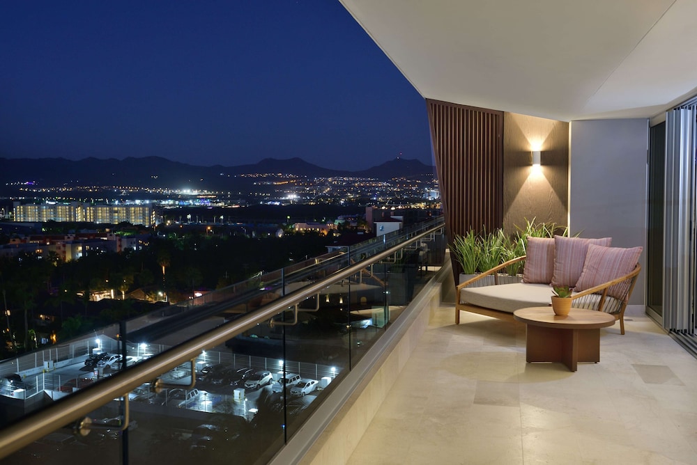 Suite, 3 Bedrooms (Sunset)