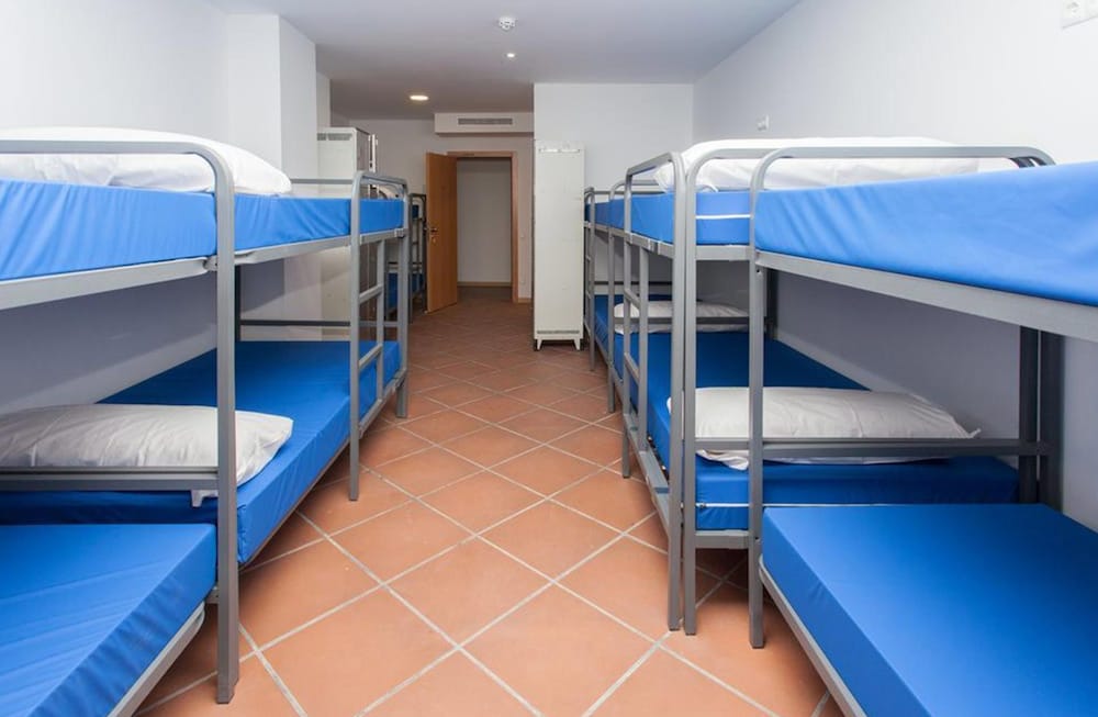Cama en Dormitorio Compartido, Dormitorio Mixto, Baño Compartido (12 camas)