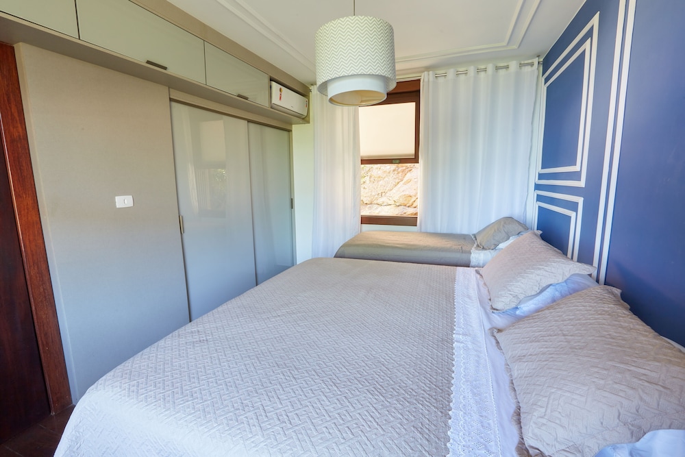Deluxe House photo 2
