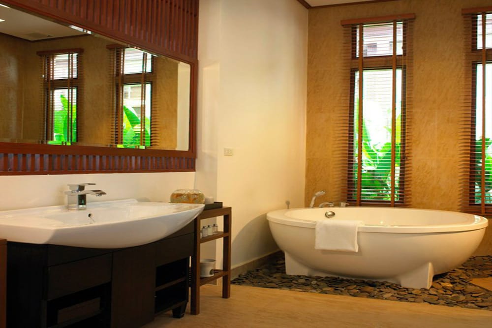 Villa, Jetted Tub - Photo 4