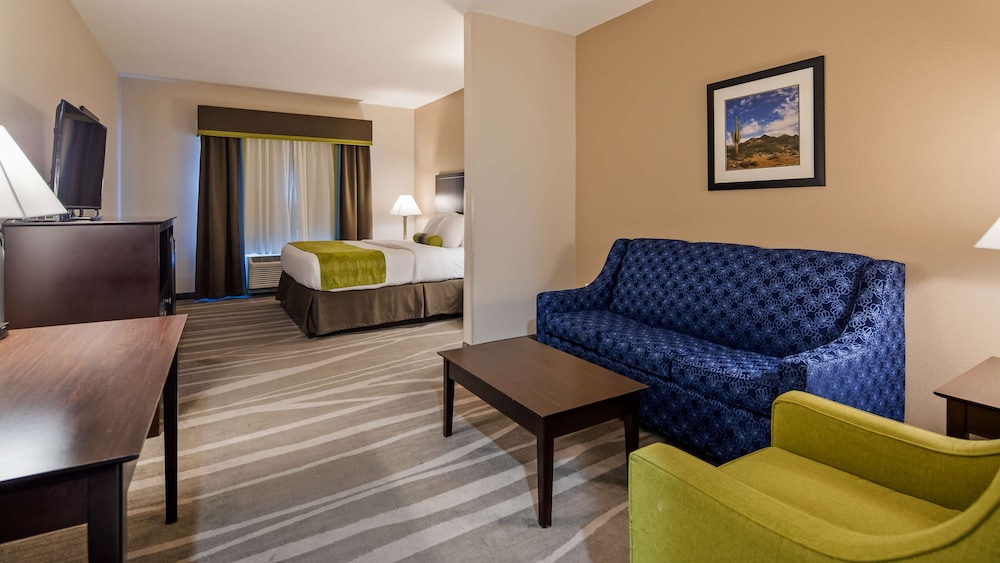 Suite, 1 King Bed, Accessible, Kitchenette (with Single Sofabed)