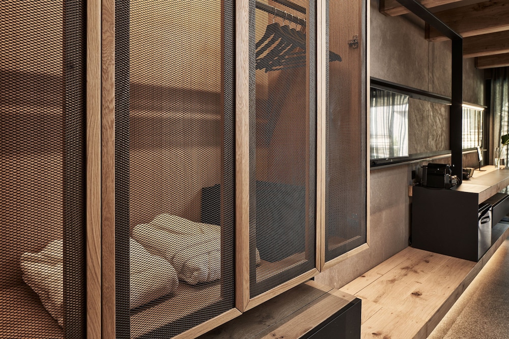 Elegance Suite with Pool