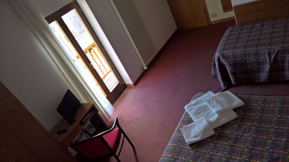 Double or Twin Room, Mountain View photo 2