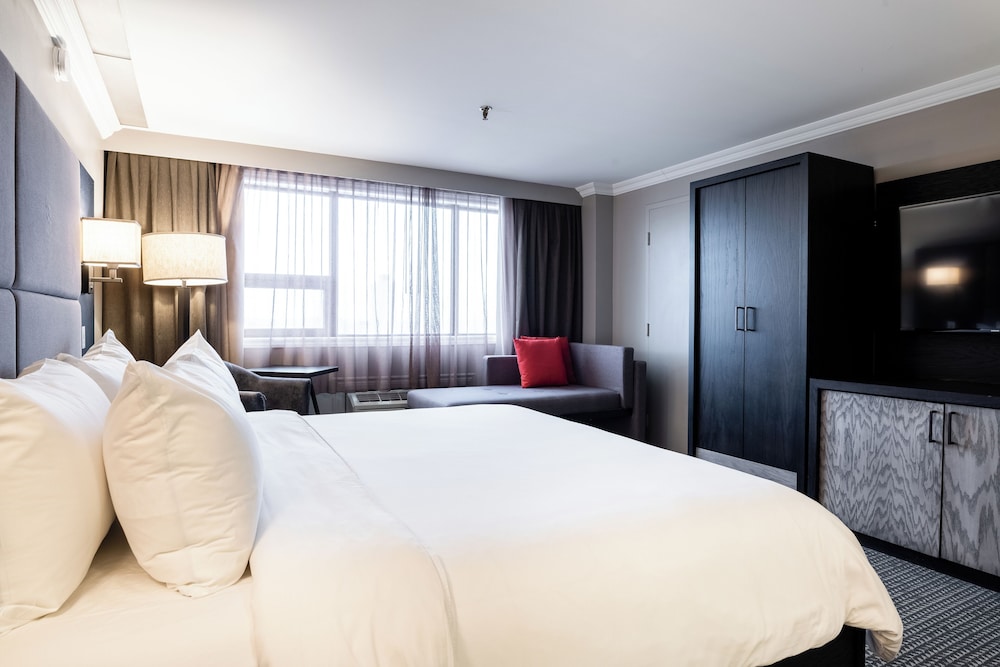 Junior Suite, 1 King Bed, Jetted Tub - Photo 4