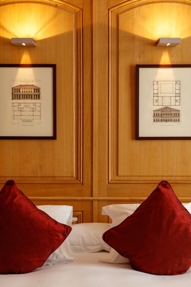 Privilege Double Room city view - Photo 2