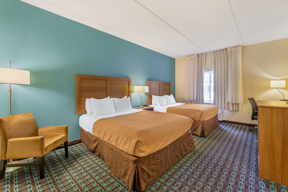 Standard Room, Multiple Beds, Non Smoking - Photo 2