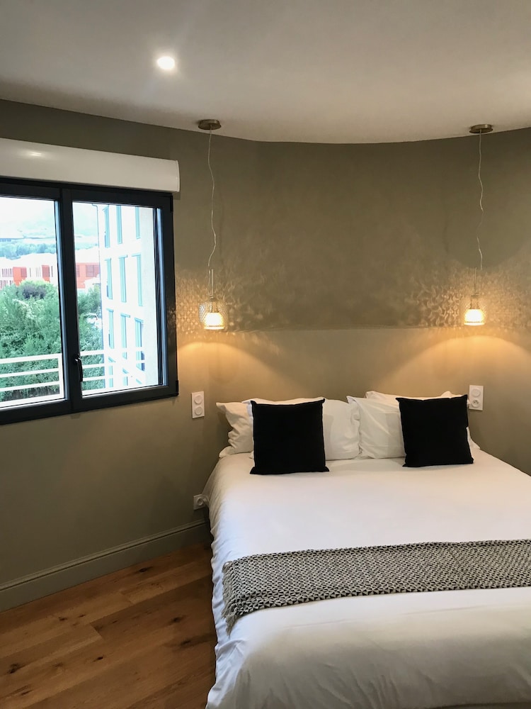 Deluxe Apartment, Ensuite - Photo 4