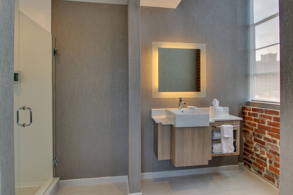 Suite, 2 Queen Beds, City View