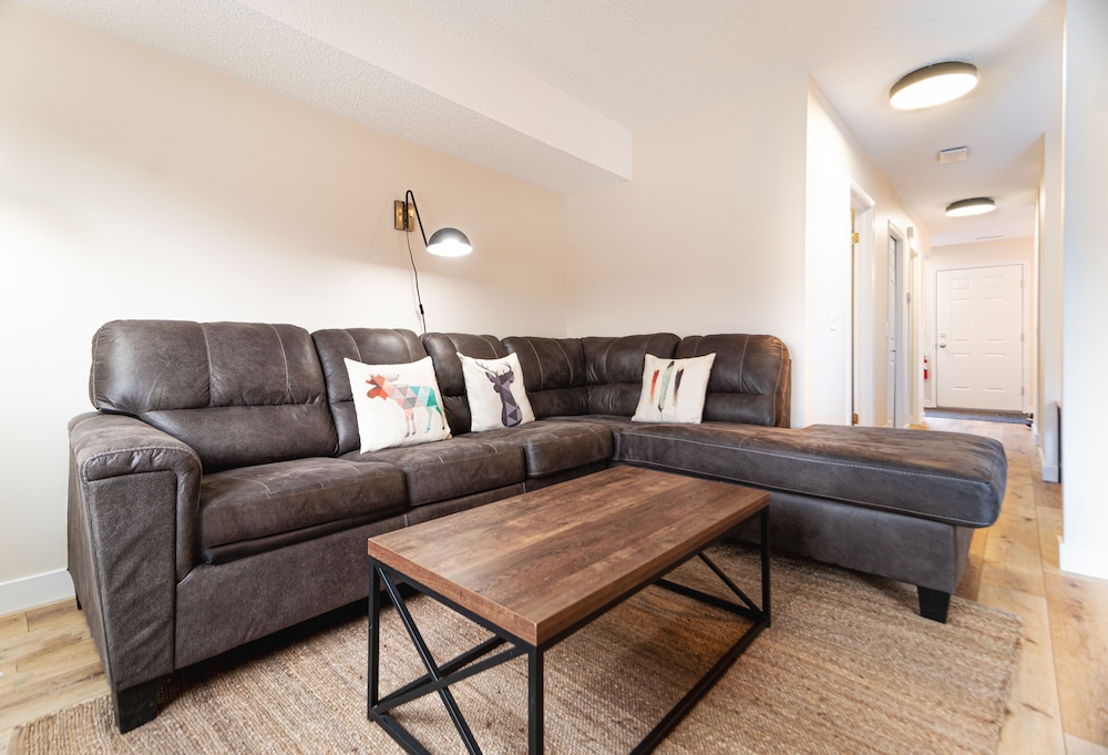 Three-Bedroom Apartment 126 - Photo 6