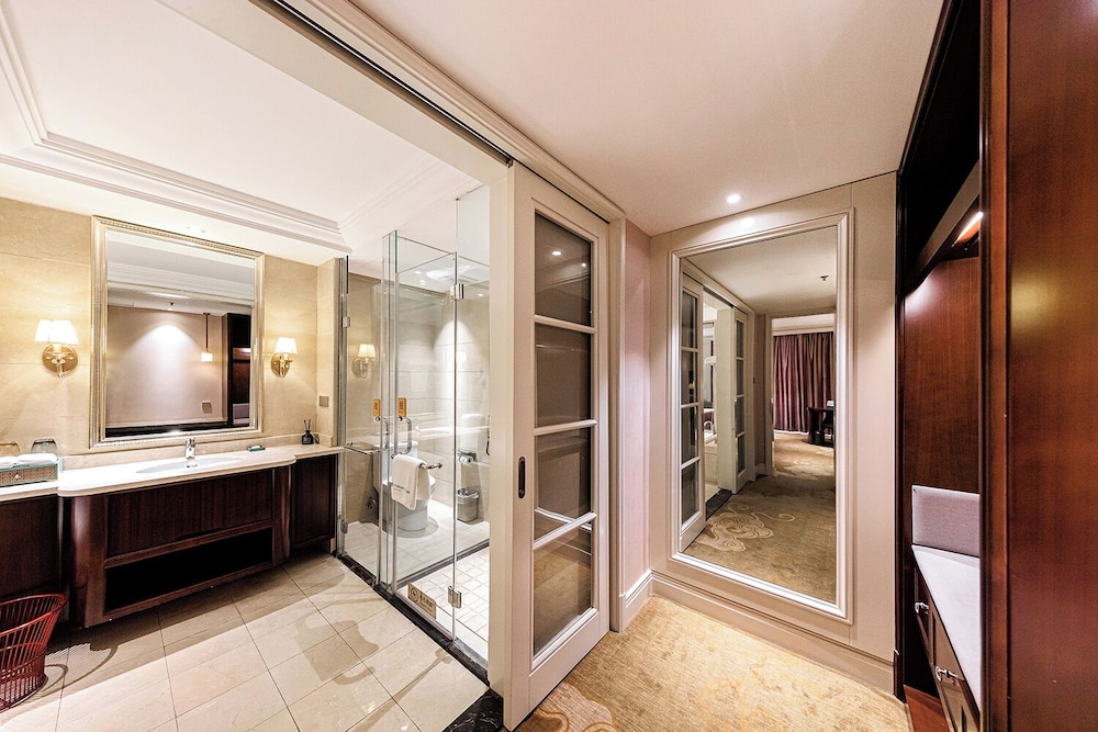 Deluxe Suite photo 2