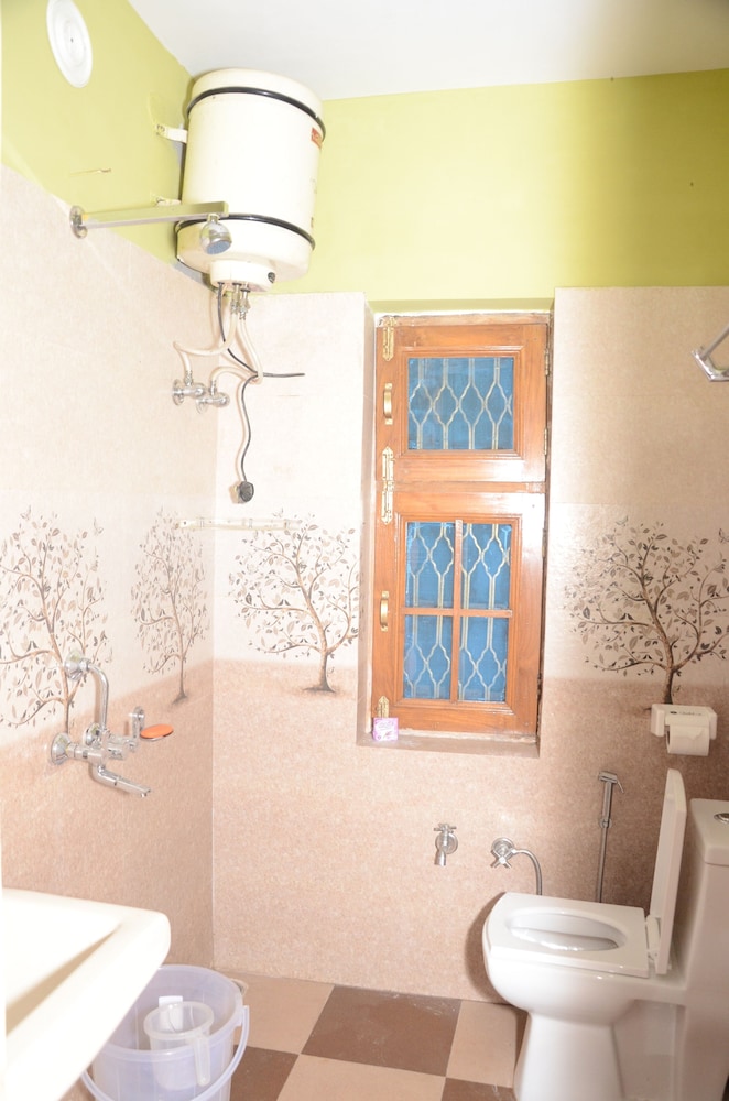 Deluxe Room - Photo 10