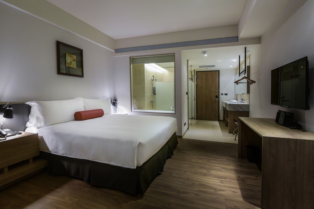 Deluxe Room (King) photo 3