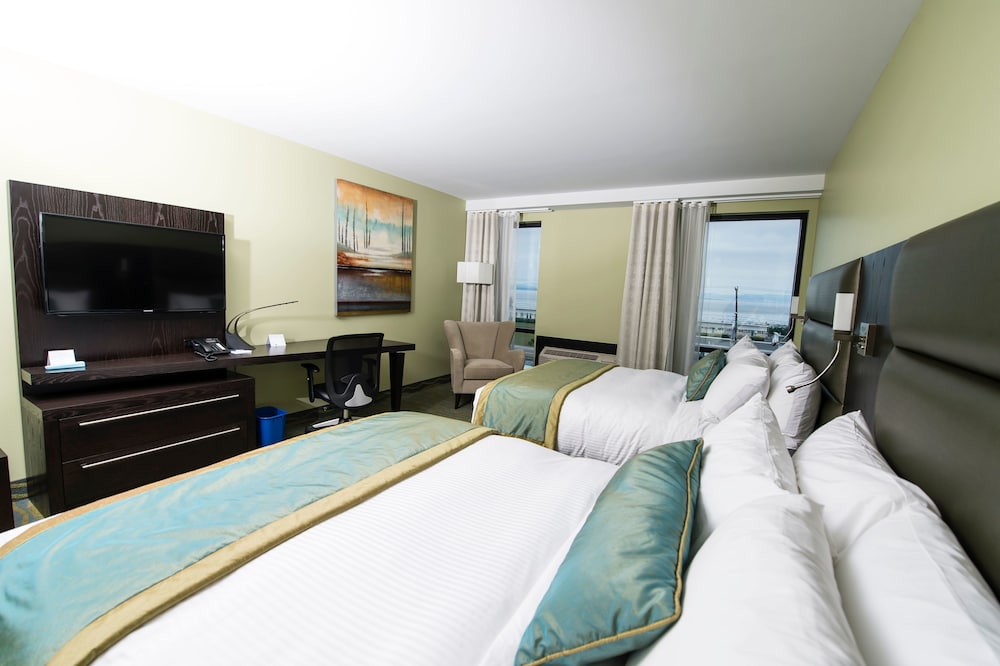 Aqua room with 2 queen beds, river view - Photo 4