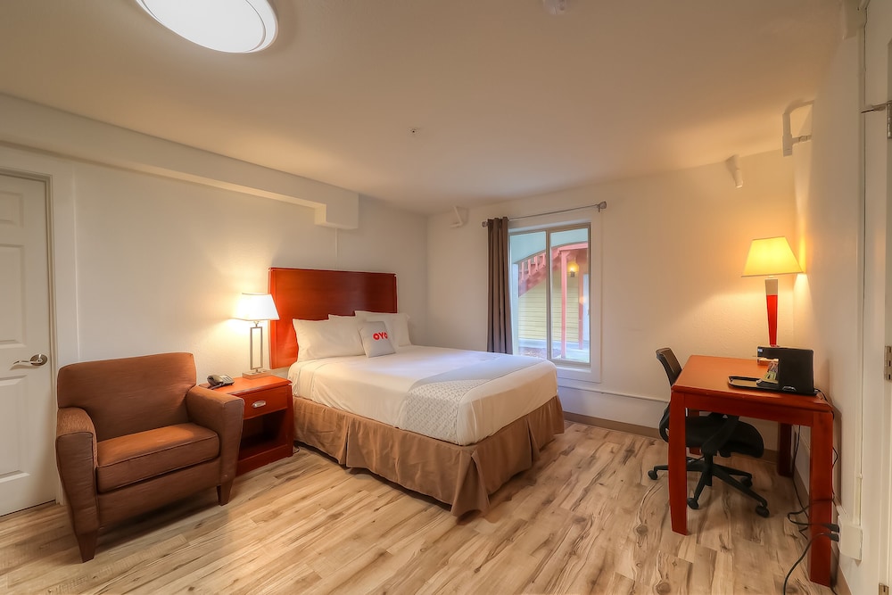 Room, 2 Queen Beds - Photo 6