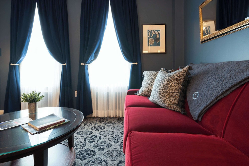 Superior Room (King with Sofa Bed) - Photo 2