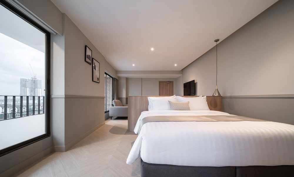 Deluxe Corner Room photo 1