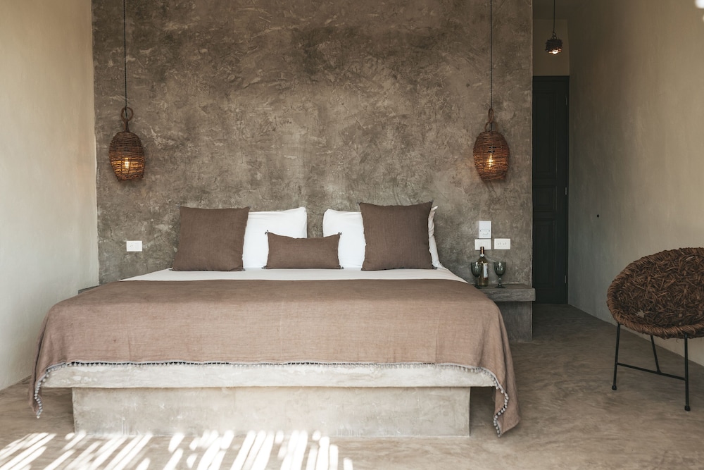 King Suite with Balcony - Photo 1