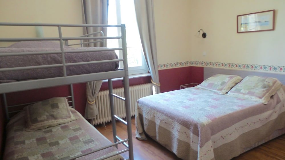 Family Room, Multiple Beds photo 1