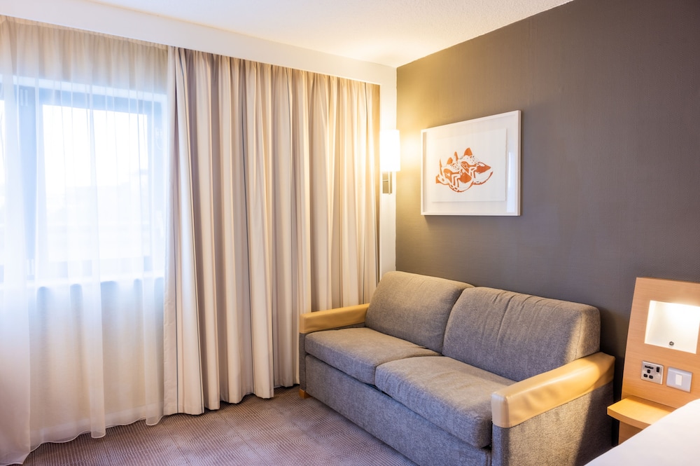 Standard Room, 1 Queen Bed with Sofa bed - Photo 8