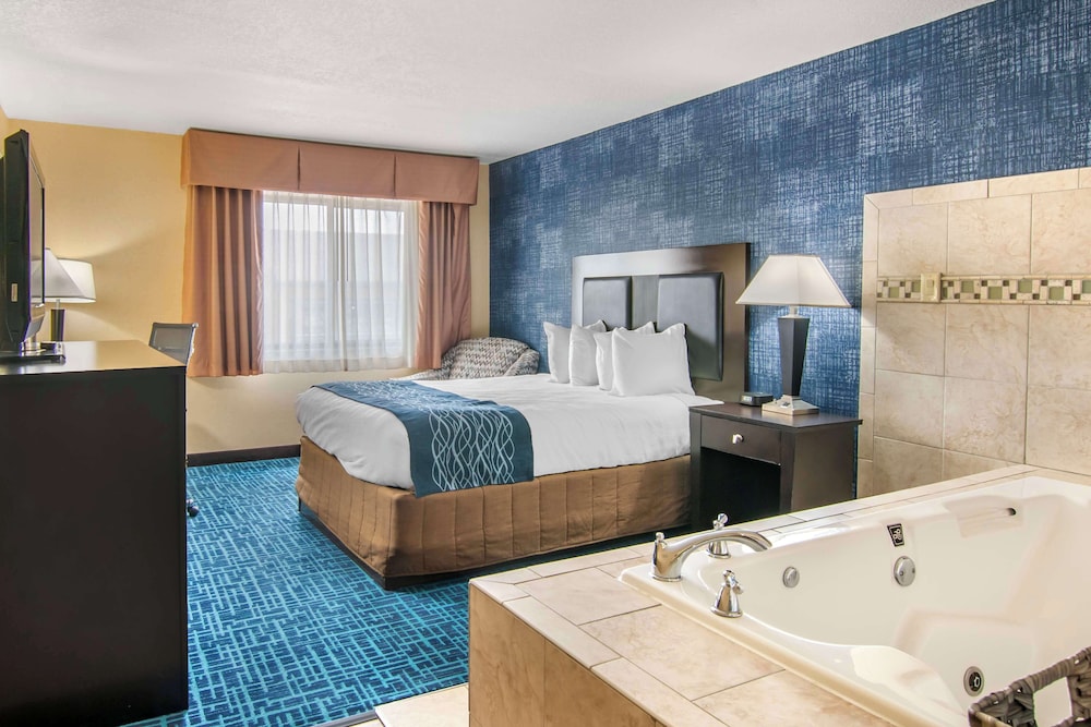 Suite, 1 King Bed, Non Smoking, Jetted Tub - Photo 1