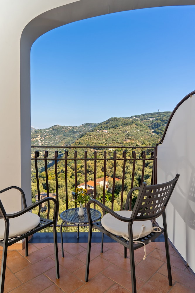 Classic Room, Balcony, Partial Sea View - Photo 4