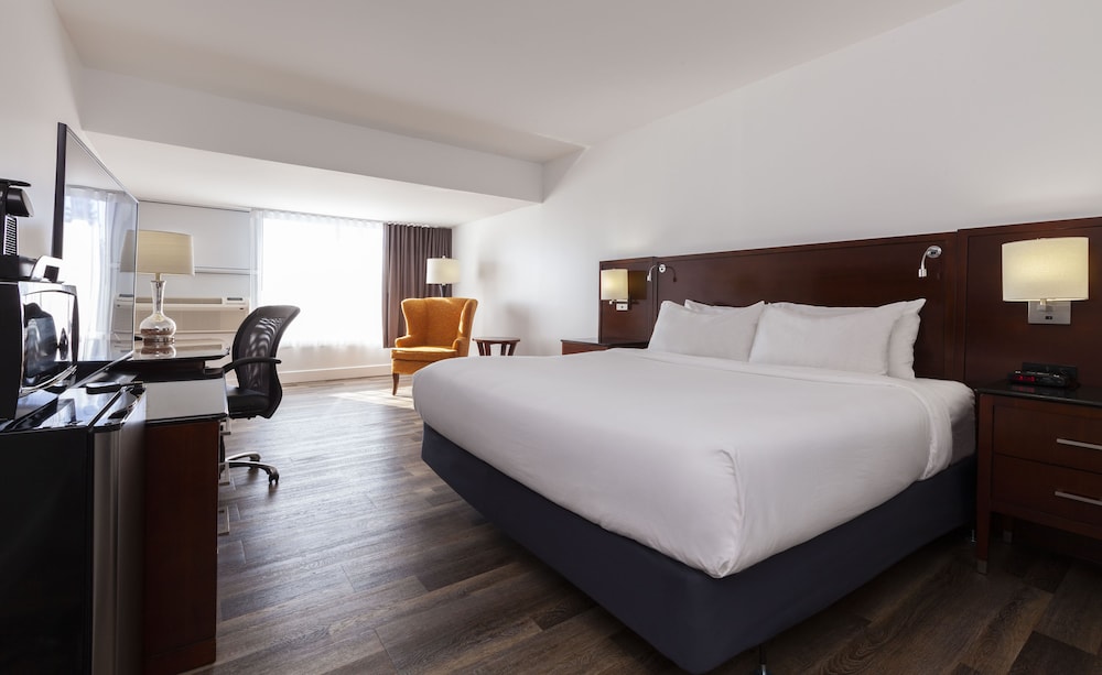 Deluxe Room, 1 King Bed with Sofa bed, Non Smoking - Photo 1