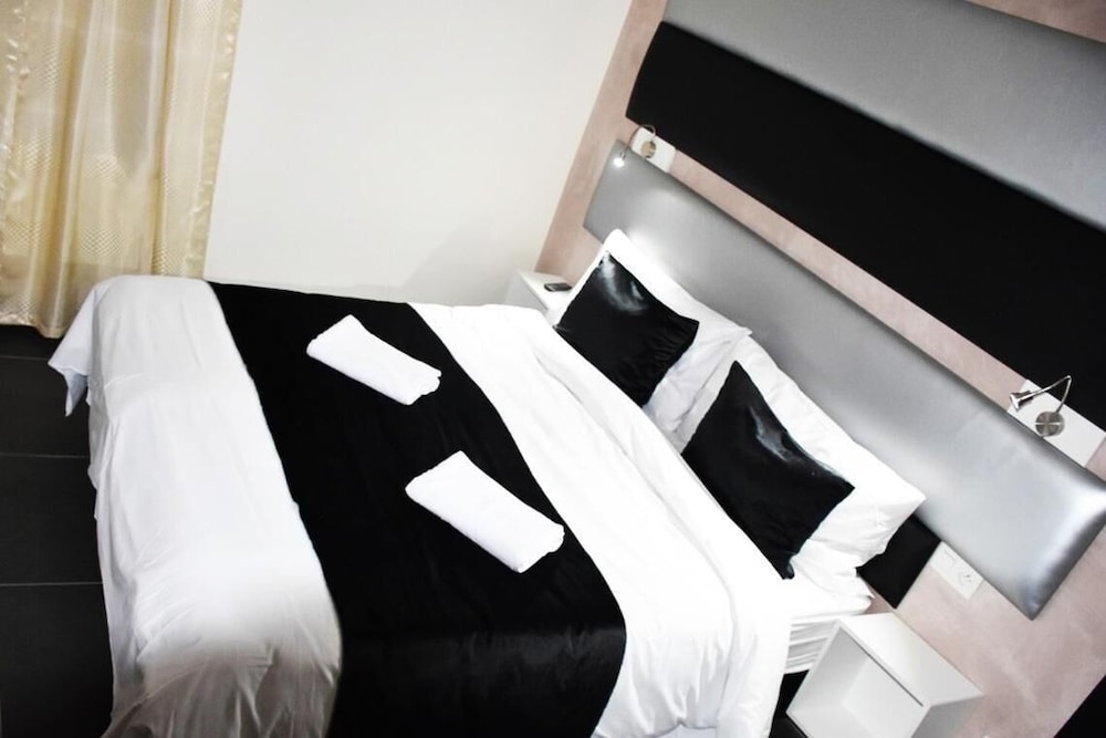 Standard Double Room - Photo 14