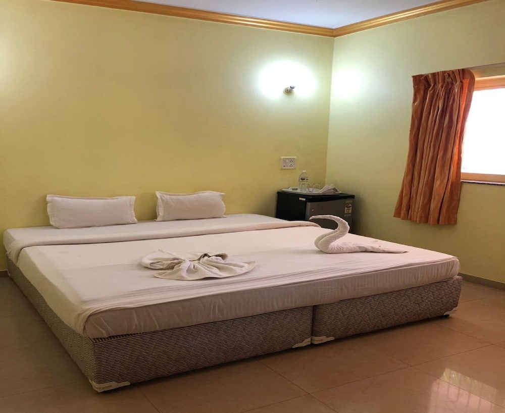 Deluxe Double Non A/C Room photo 1