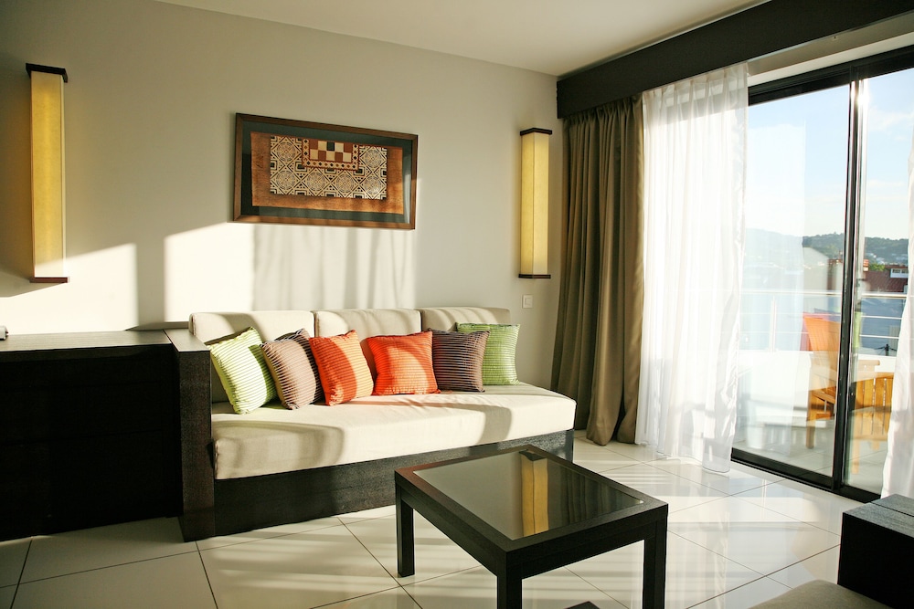 Junior Suite, 1 Bedroom, Street Side photo 3