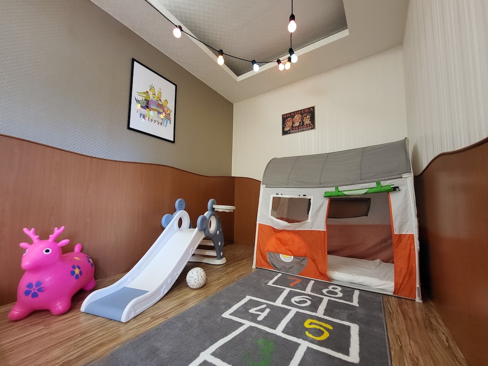 Family Room photo 2