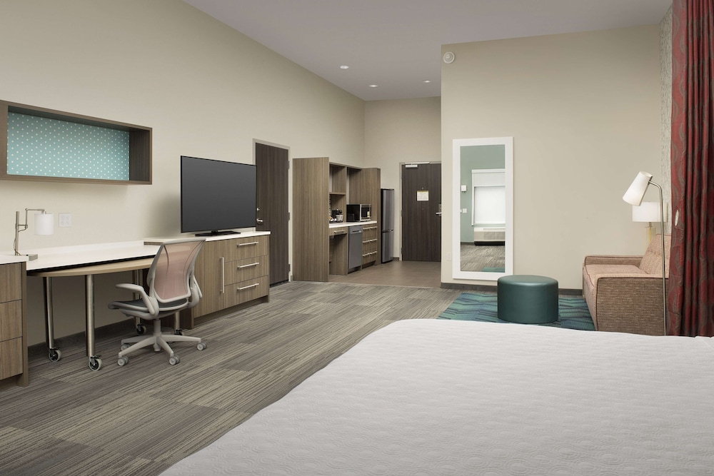 Studio, 1 King Bed, Accessible (Roll-In Shower) - Photo 3