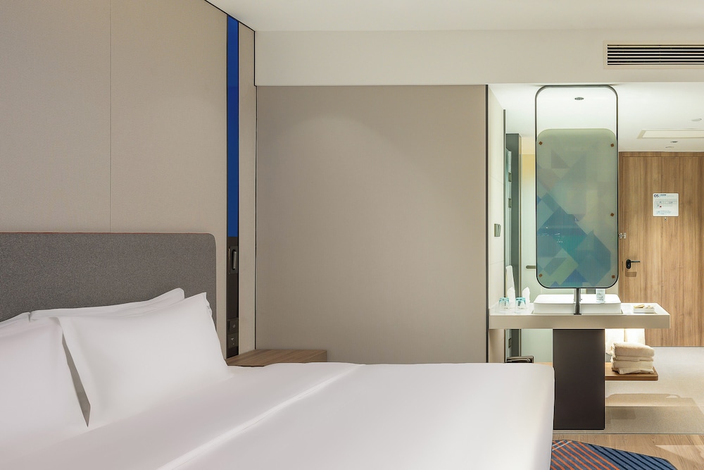 Standard Room, 1 King Bed (Windowless) photo 2